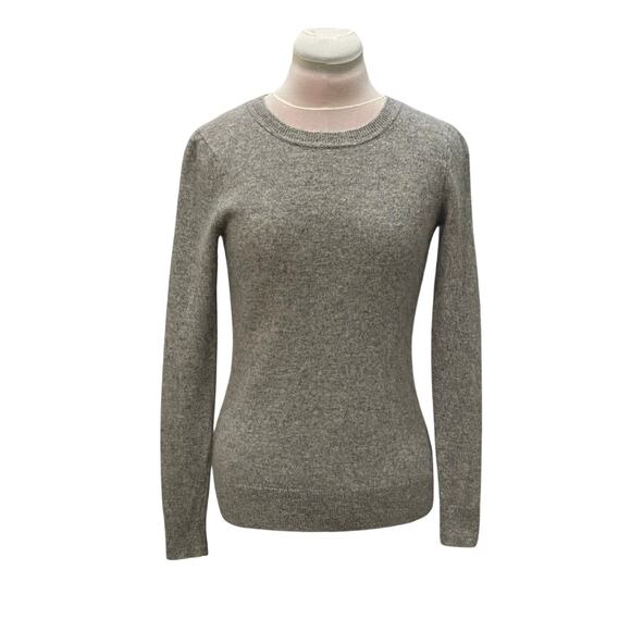 TAHARI 100% 2 Ply CASHMERE Ash Gray Lightweight Soft SMALL Preppy Minimalist - Picture 1 of 6